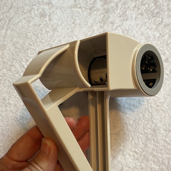 Vintage Pampered Chef Deluxe Cheese Grater - Picture 6 of 6